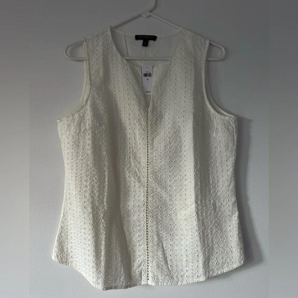 NWT- Banana Republic- White Tank with eyelet detailing-‎ M